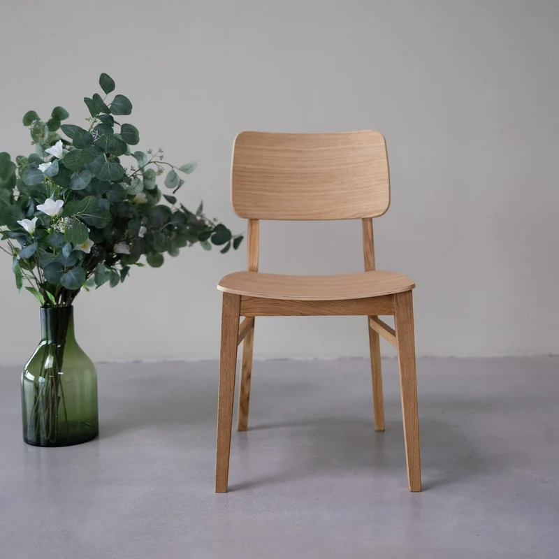 Lot de 2 ou 4 chaises de salle à manger en chêne KODAMA | NordicStory