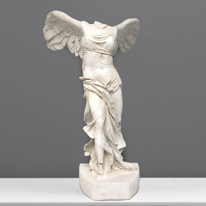 Statue Victoire de Samothrace (musée du Louvre) - grande sculpture en marbre blanc