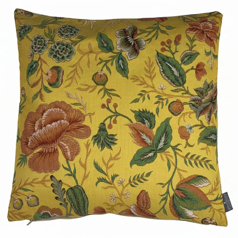 Coussin Jaune – Motif de Pivoines, Inspiration Toile de Jouy (Tissage Jacquard)