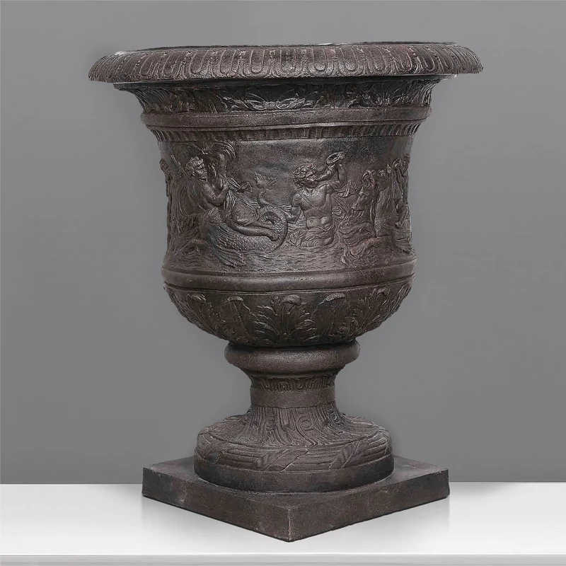 Urne avec scène marine - grande sculpture en marbre blanc