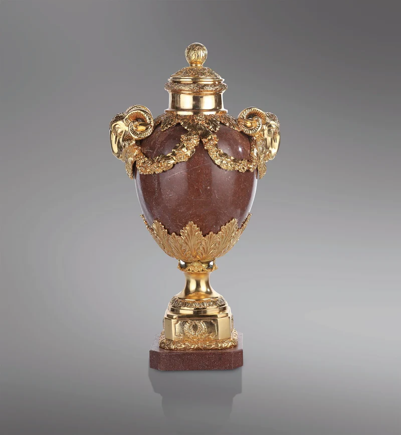 Urne classique - sculpture en bronze doré