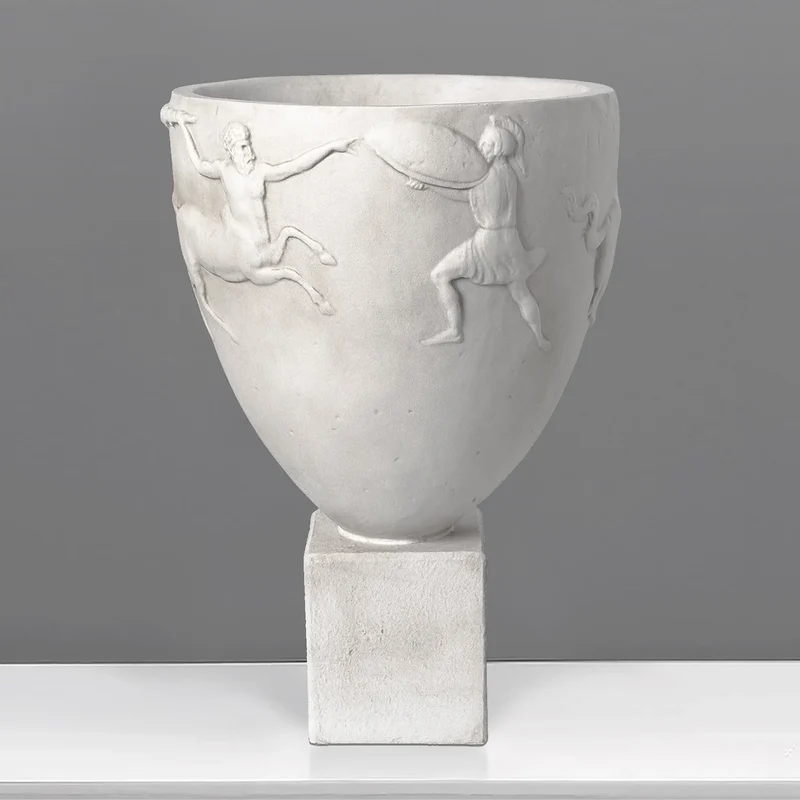 Vase en marbre blanc avec centaures - grande sculpture en marbre blanc