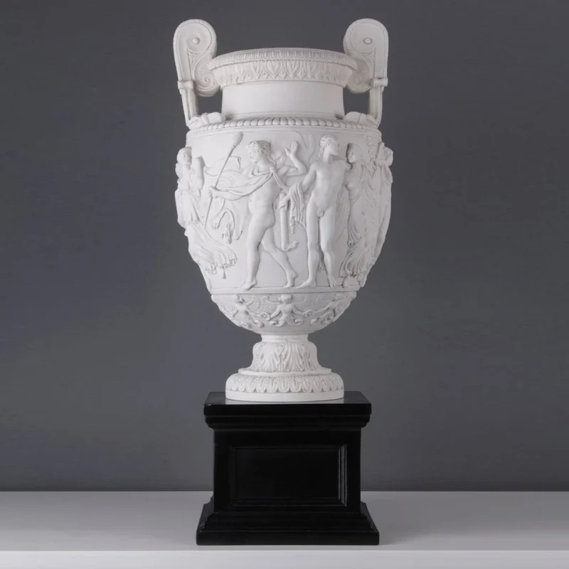 Vase Townley sur un Grand Piédestal Noir - sculpture en marbre