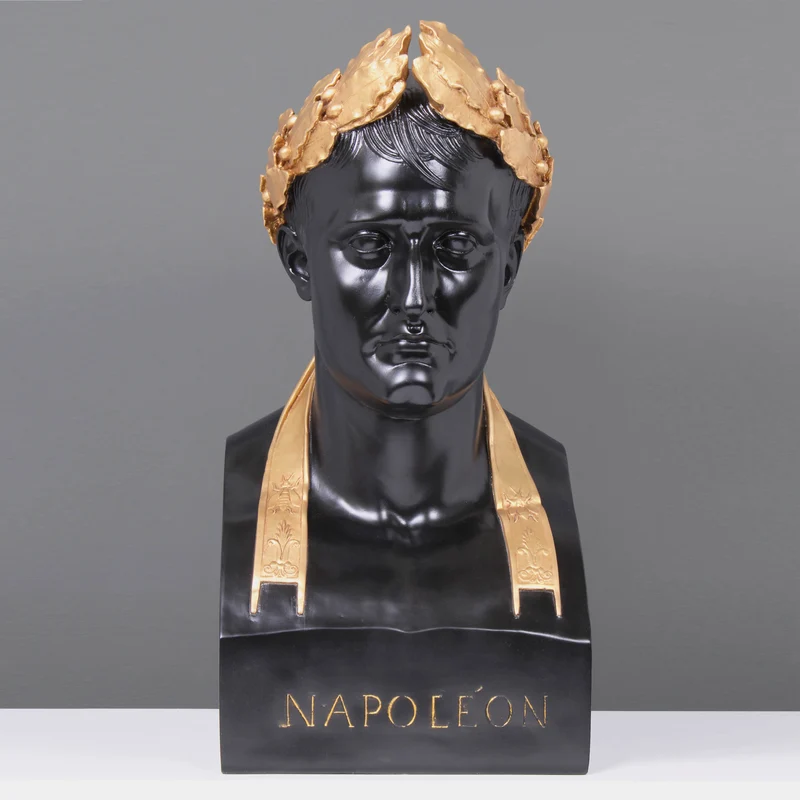 Buste Napoléon comme César (noir et doré) - sculpture en marbre