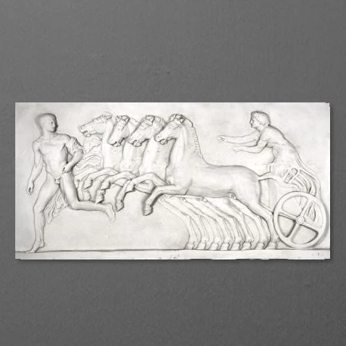 Char d'Éos - bas-relief (à gauche) - grande sculpture en marbre blanc