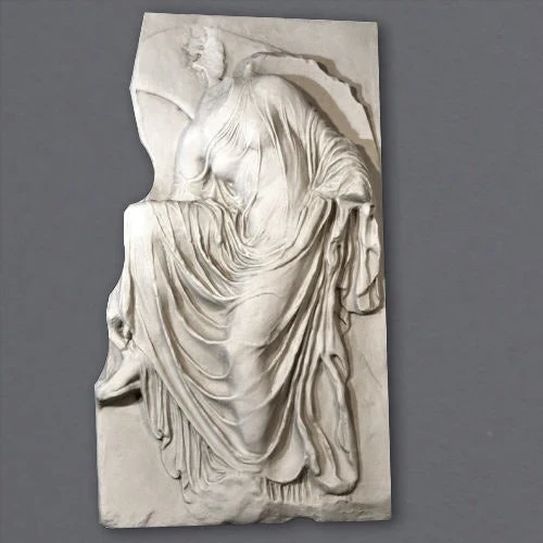 Niké ajustant sa sandale - grande sculpture en marbre blanc