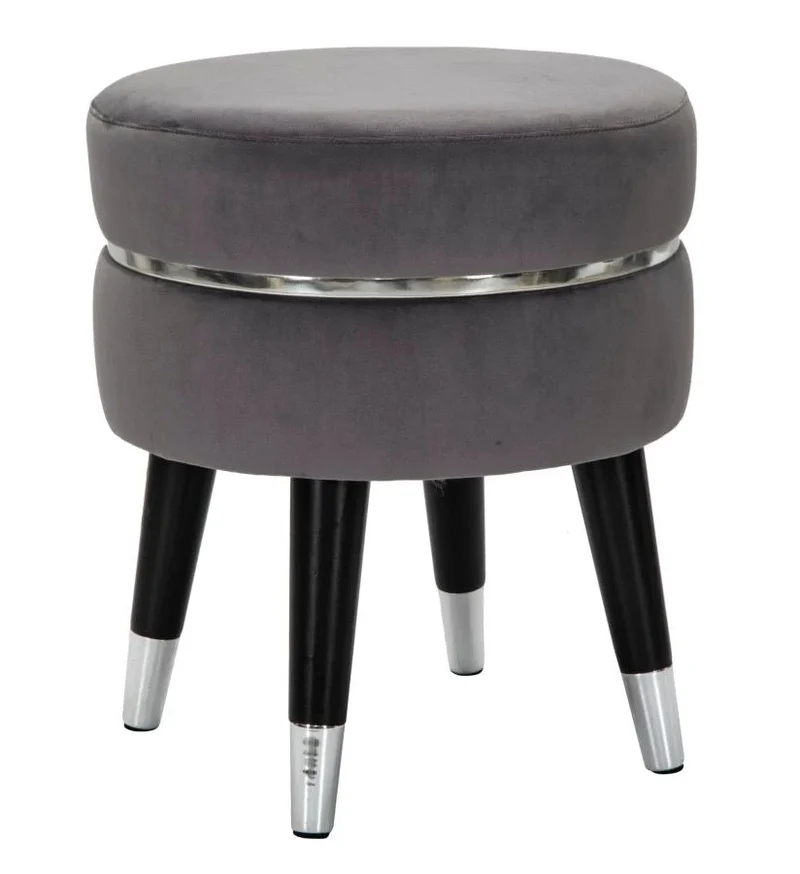 Petit tabouret de bar en velours gris et argent avec pieds noirs