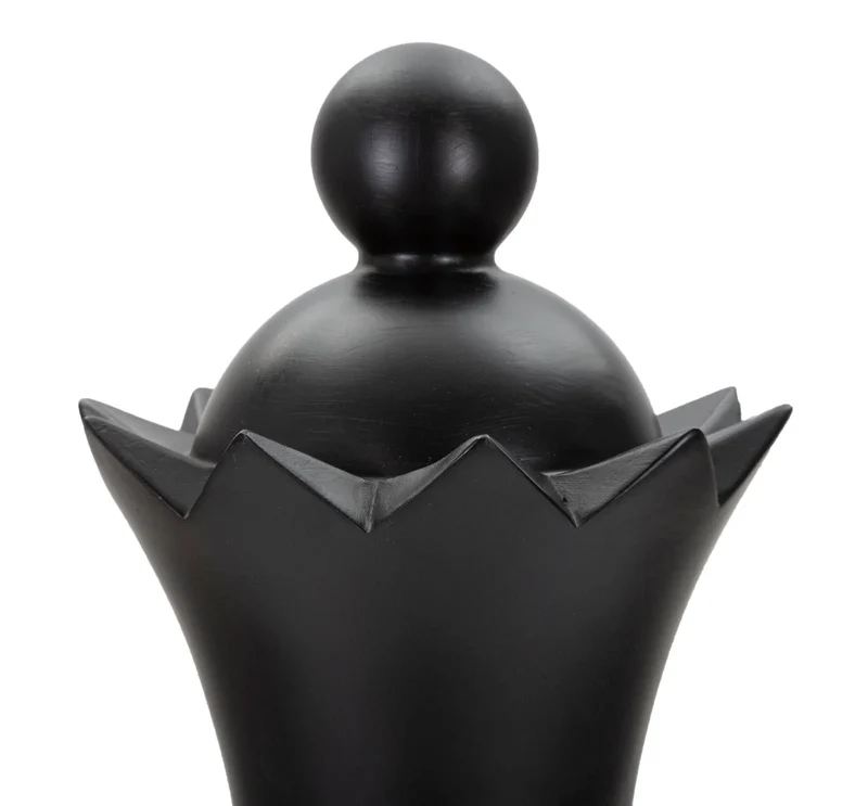 Pièce d’échecs noire et dorée (sculpture moderne)