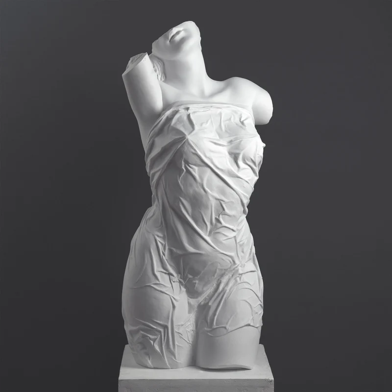 Sculpture Torse Féminin Drapé — Interprétation Contemporaine d’une Forme Classique