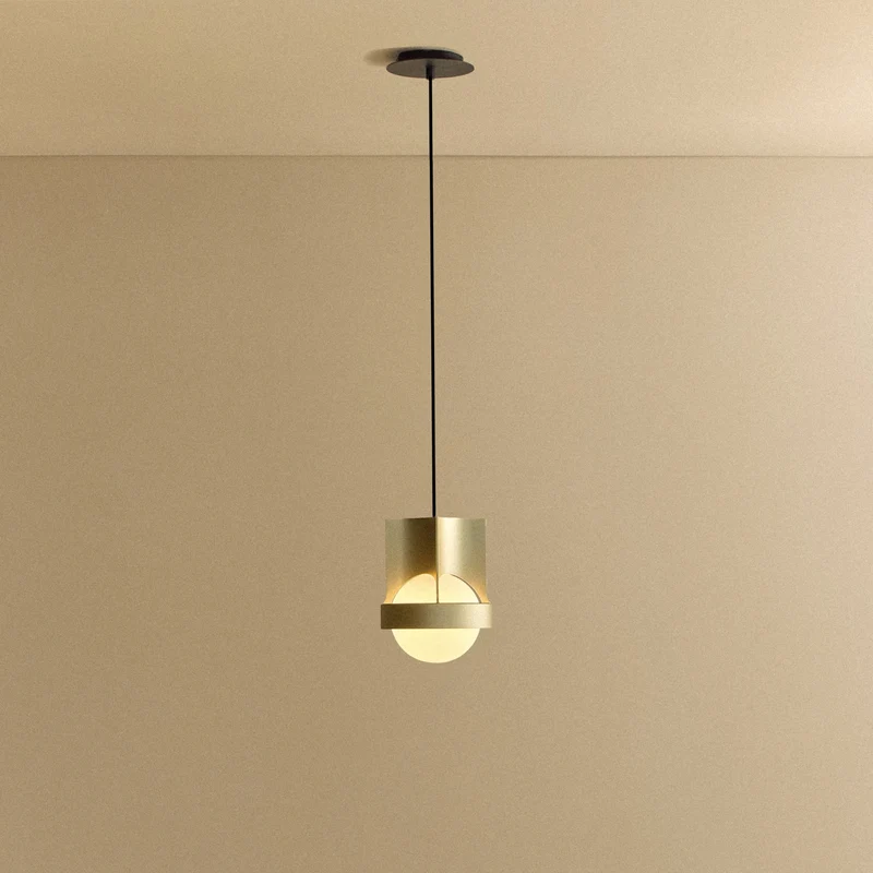 Loop Single Pendant in Gold + Sphere IV