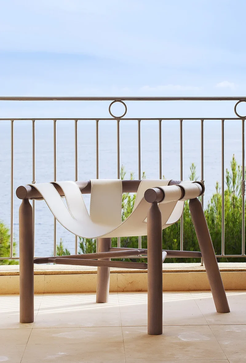 Fauteuil Ninna | Frêne massif tourné et Cuir | Design Carlo Contin