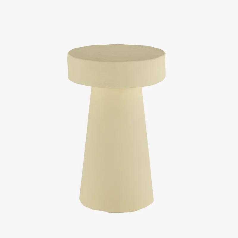 Petite table d appoint ronde design en magn sie cr me An mone