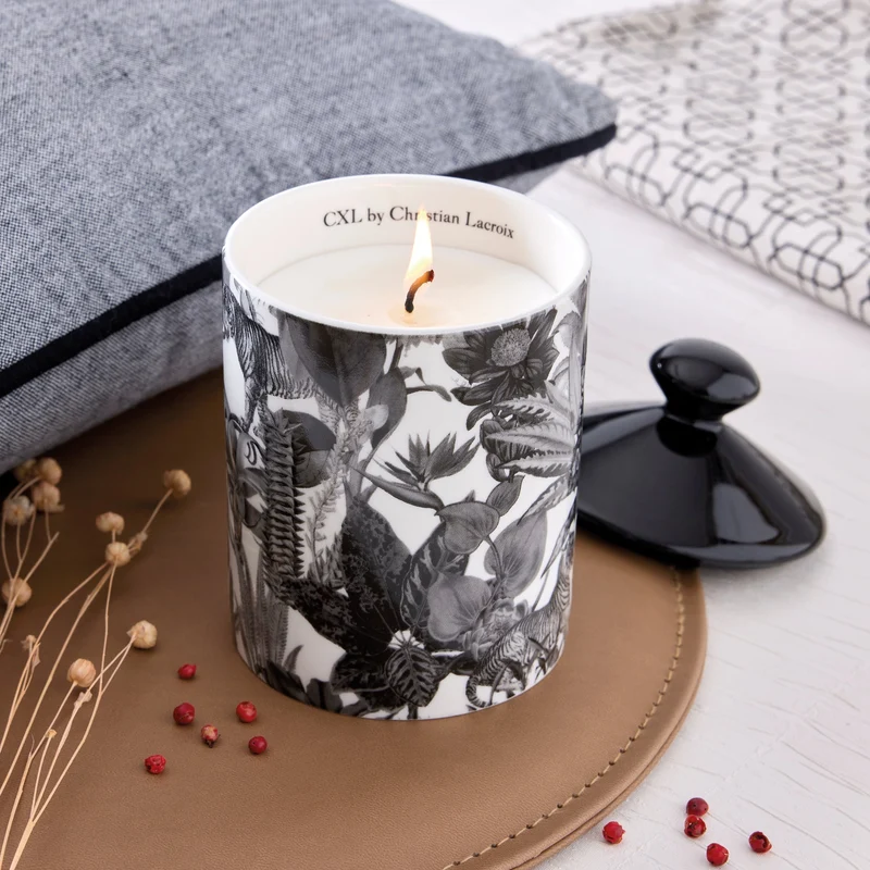 Bougie parfumée en pot de porcelaine - Zanzibar Noir - Poivre rose - durée de combustion 65h - 315 g