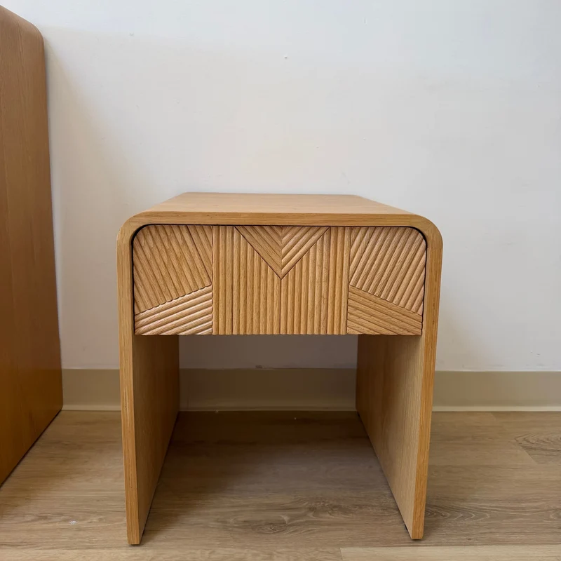 Vista Side Table White oak with sculpted slat detailing（karhyn studio sale）