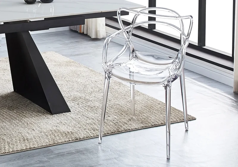 Chaise transparente minimaliste - Tilia